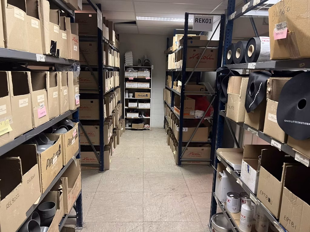 À LOUER ENTREPÔT + BUREAUX KONTICH