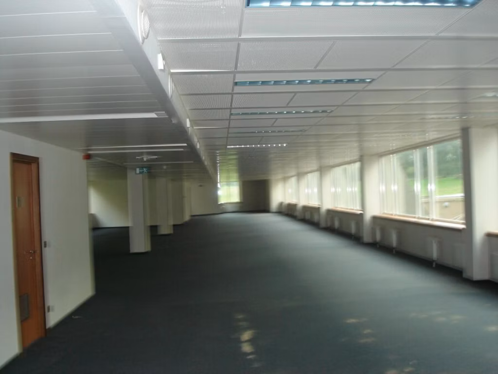 A LOUER - BUREAUX - LA HULPE