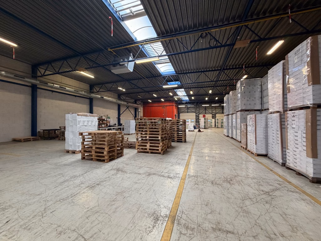TE HUUR BEDRIJFSGEBOUW MECHELEN