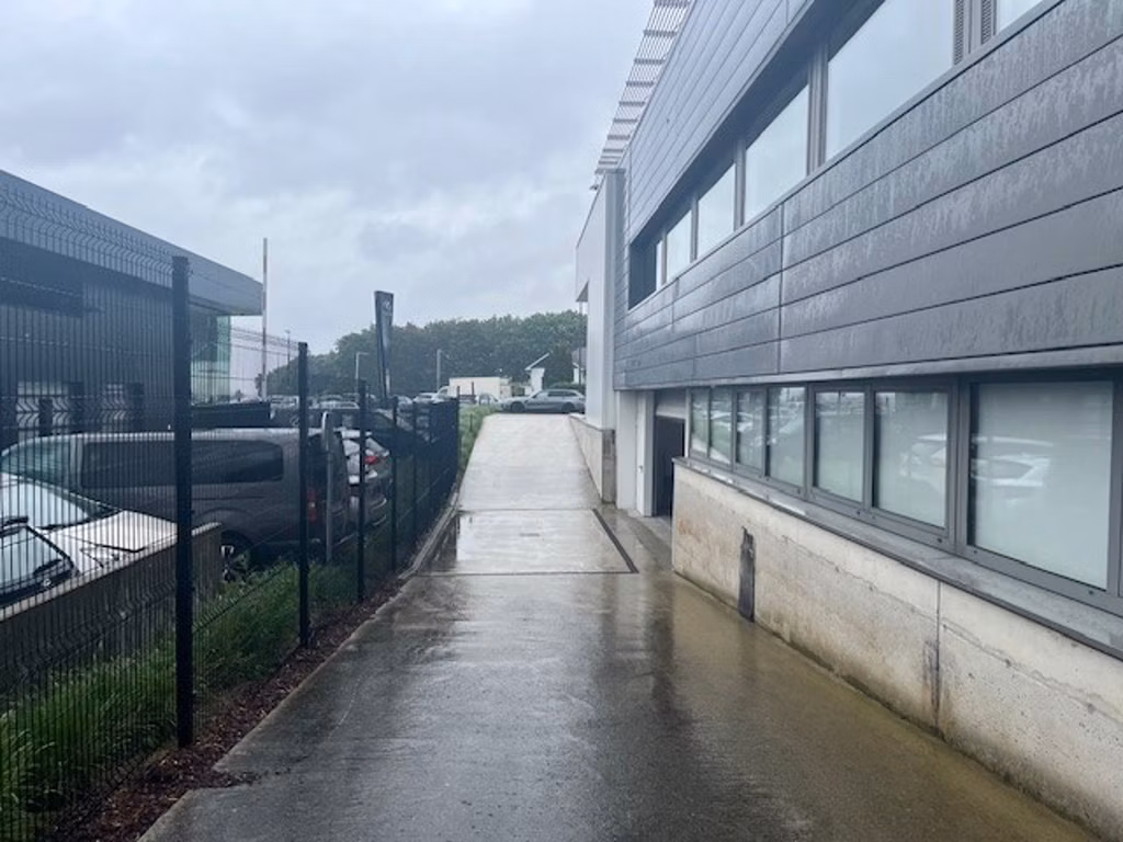 A LOUER - BUREAUX - ZAVENTEM