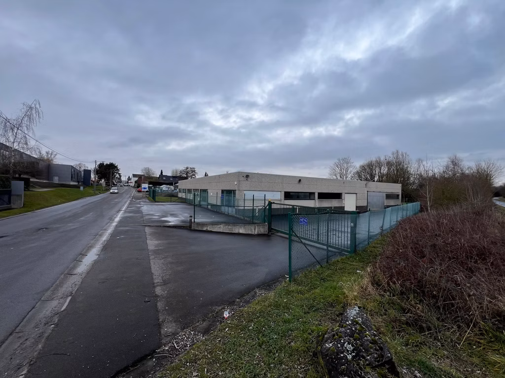 A LOUER - P.A.E Gembloux-Sauvenière - immeuble industriel