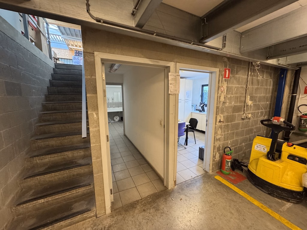 A LOUER - ENTREPOT + BUREAUX - WAVRE