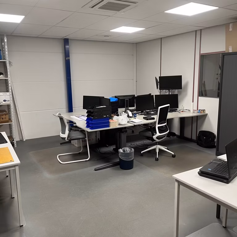 À LOUER ENTREPÔT + BUREAUX KONTICH