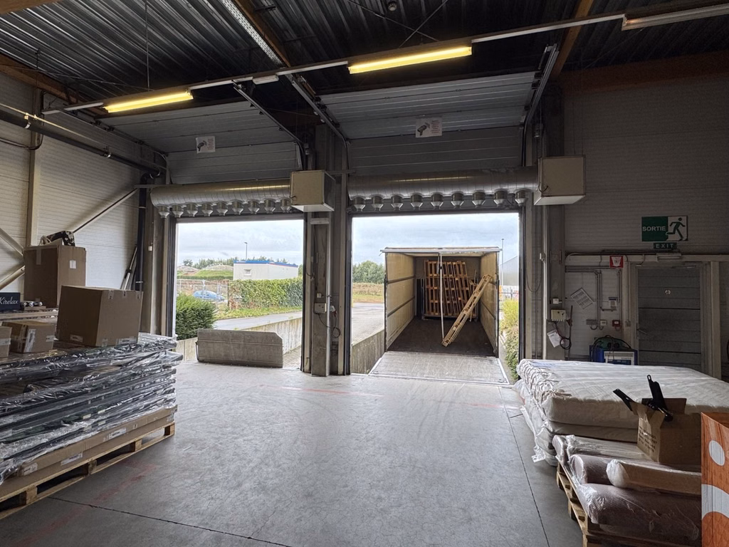 A LOUER - ENTREPOT + BUREAUX - WAVRE