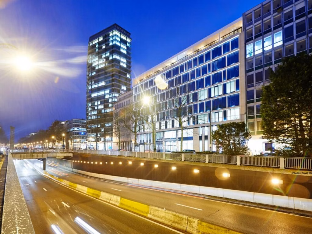 LOUISE 143 E-LITE - B - 352/1300