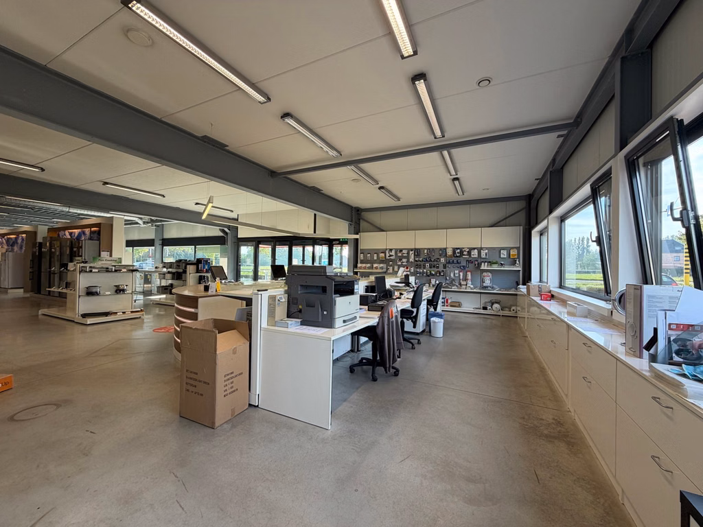 FOR SALE WAREHOUSE WITH SHOWROOM IN DUFFEL