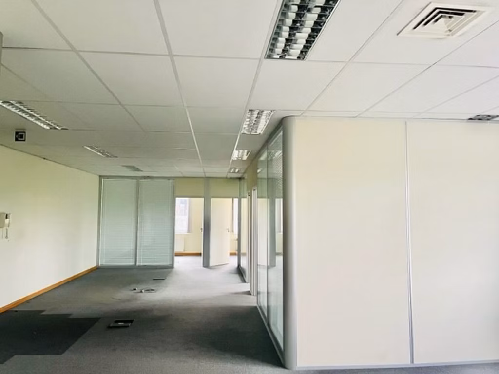 A LOUER - IMMEUBLE DE BUREAUX -  ZAVENTEM 3.000 EURO / MOIS - MULTIPLES POSSIBILITES