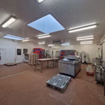 Bâtiment industriel 1000m² atelier + 200m² bureaux & parking