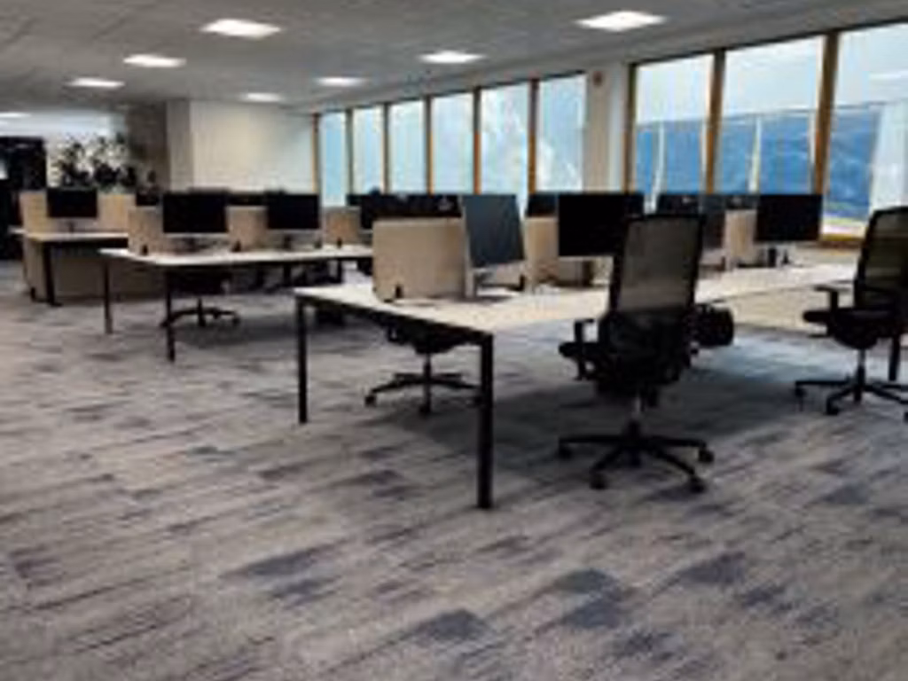 TE HUUR KANTOORGEBOUW IN ZWIJNDRECHT