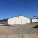 À LOUER ENTREPÔT ET TERRAIN 