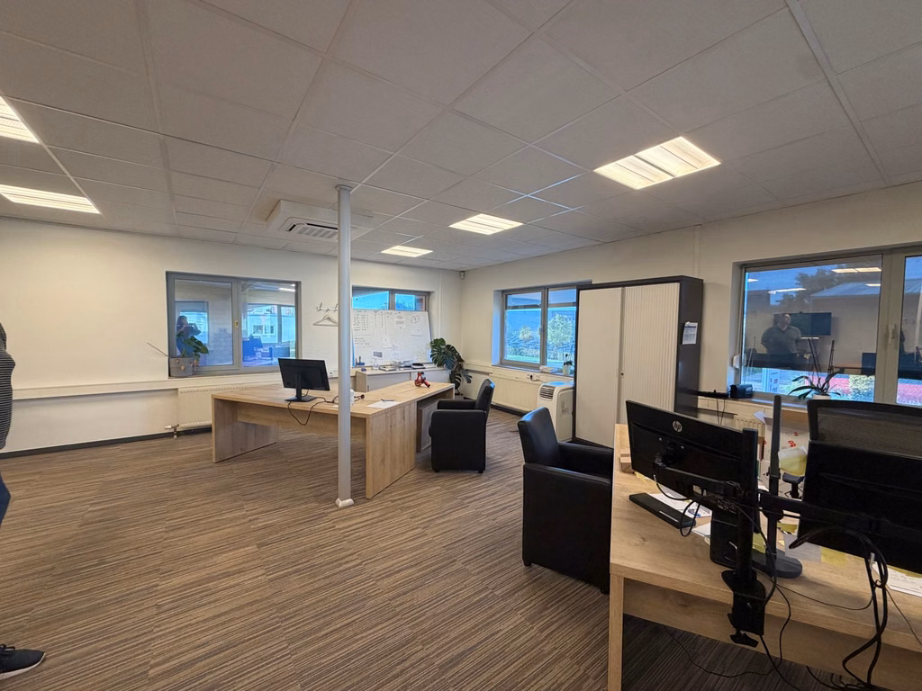TE HUUR BEDRIJFSGEBOUW MECHELEN