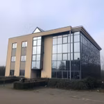 A LOUER - IMMEUBLE DE BUREAUX -  ZAVENTEM 3.000 EURO / MOIS - MULTIPLES POSSIBILITES
