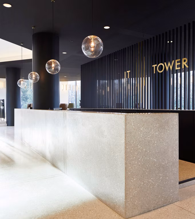 LOUISE 480 - IT TOWER - B - 352/2470