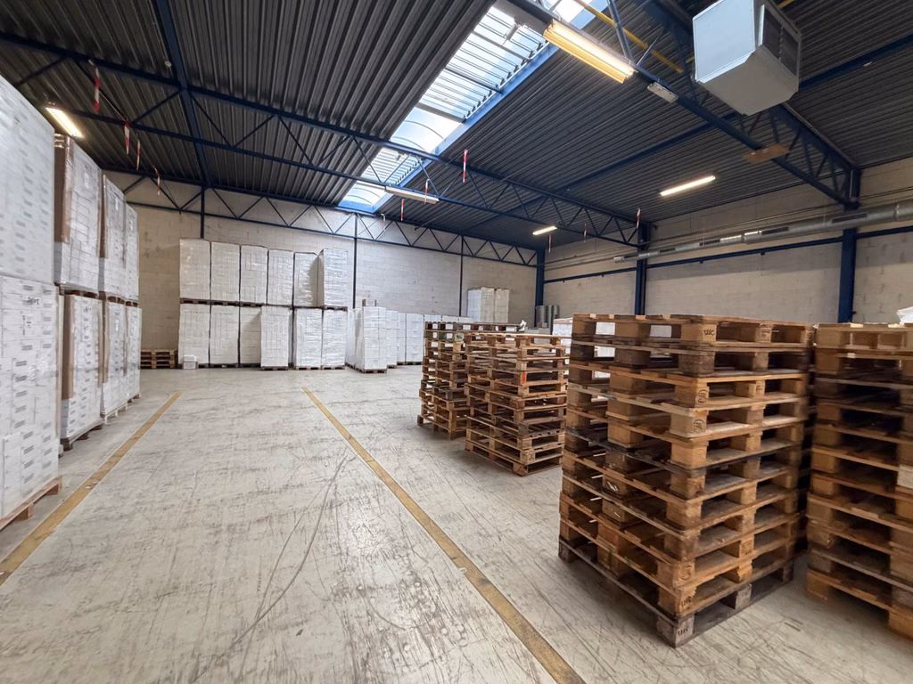 TE HUUR BEDRIJFSGEBOUW MECHELEN
