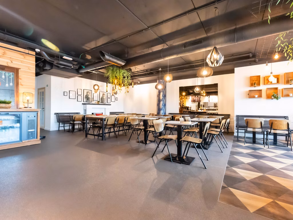 Bureaux entièrement rénovés + Prix compétitifs !!! Appelez-nous