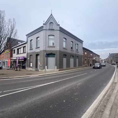 Immeuble à usage multiple à vendre <br> Mettet