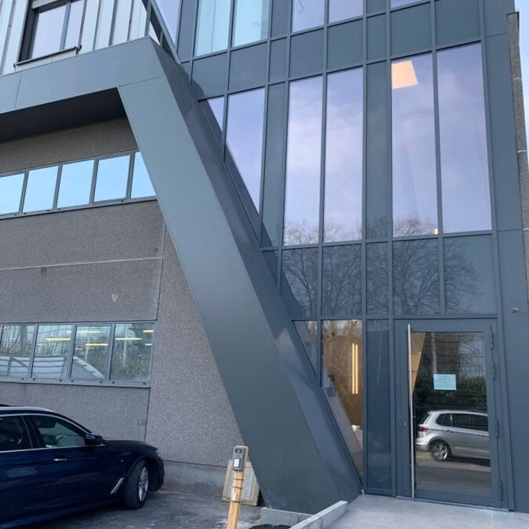 A LOUER - BUREAUX + ESPACE POLIVALENT - DROGENBOS