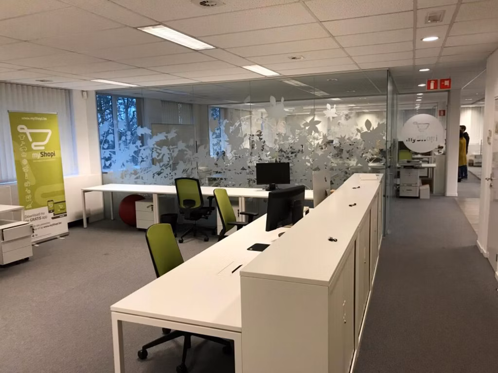 LION OFFICE CENTER - B - 352/0581