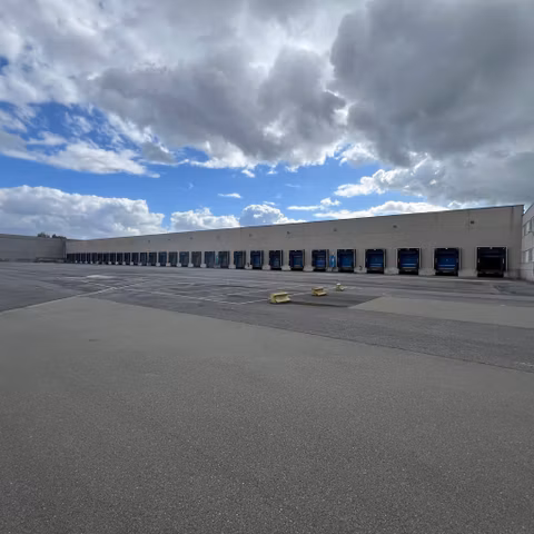 Industrial building for rent <br> Courcelles