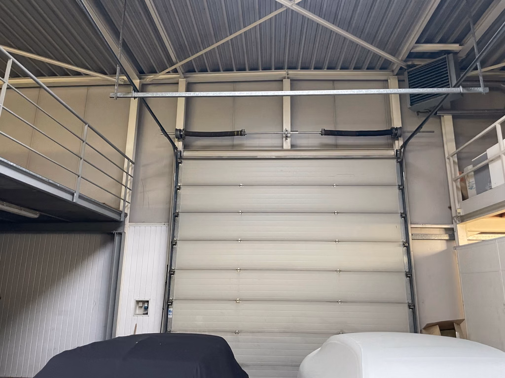 BUREAUX + ENTREPOTS A LOUER - 34 PARKINGS