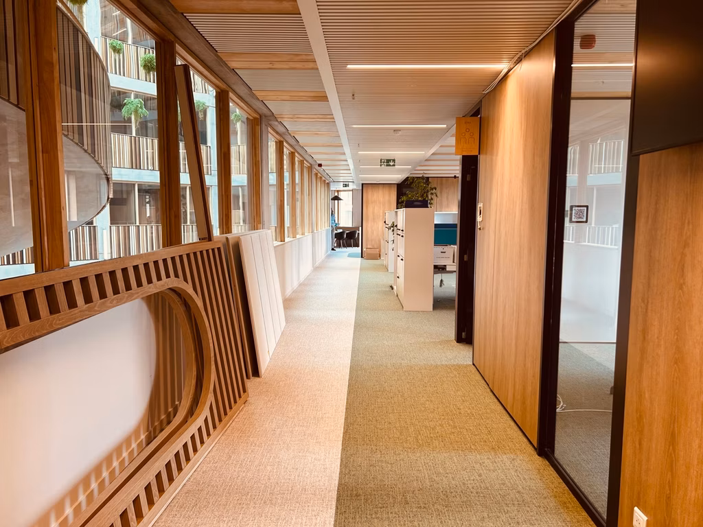 Bureaux à louer dans un bâtiment innovant aux performances énergétiques exceptionnelles.