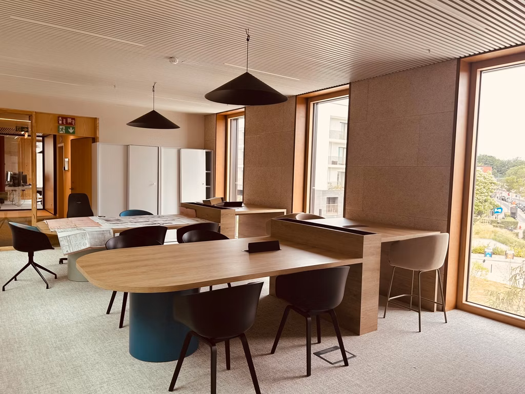 Bureaux à louer dans un bâtiment innovant aux performances énergétiques exceptionnelles.