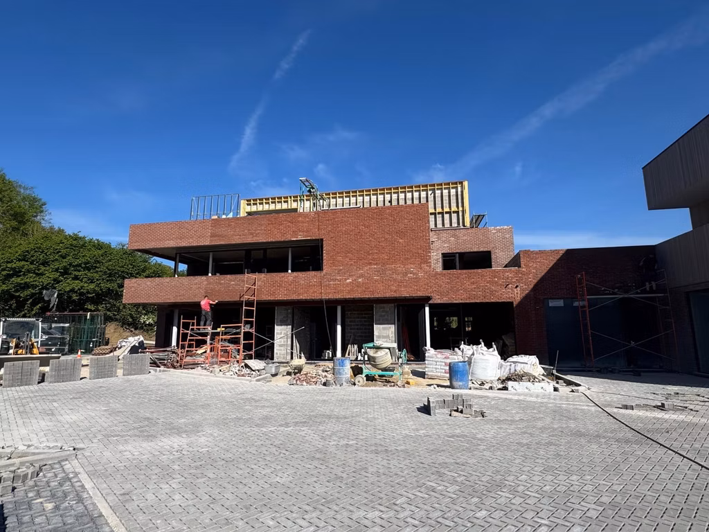 A LOUER - CHAUMONT-GISTOUX - BUREAUX NEUFS