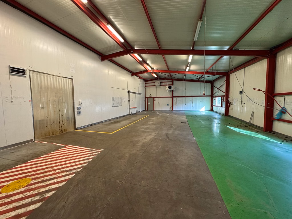 TE KOOP - Aarlen (Weyler) - Semi-industrieel gebouw