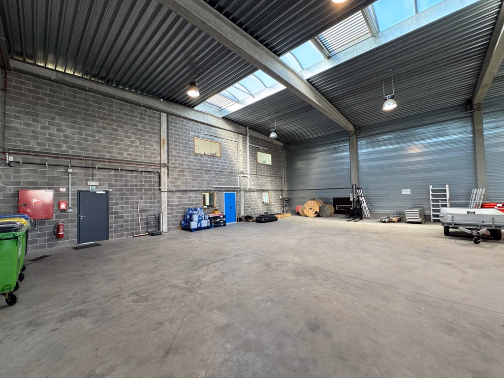 FOR RENT - Villers-le-Bouillet - Warehouse + offices