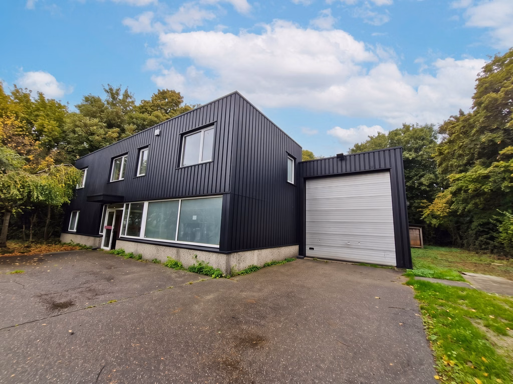 À vendre : Bâtiment industriel 825m² - Bruxelles & Zaventem
