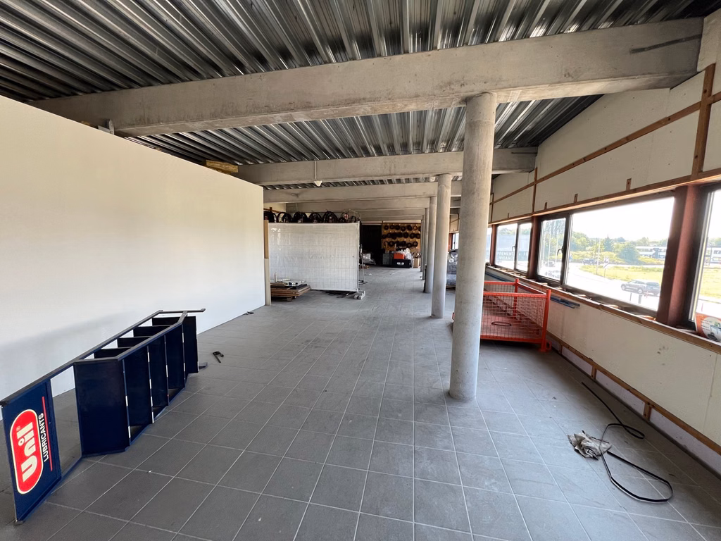 A VENDRE - P.A.E Portemont - immeuble semi-industriel