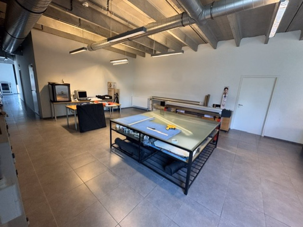 A VENDRE - BATIMENT POLYVALENT - NIVELLES