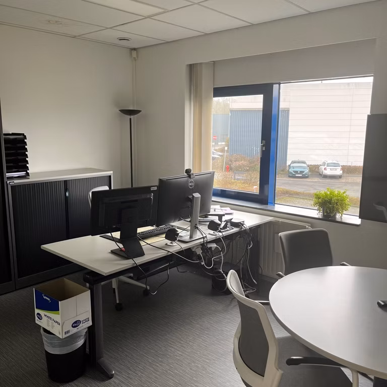 À LOUER ENTREPÔT + BUREAUX KONTICH