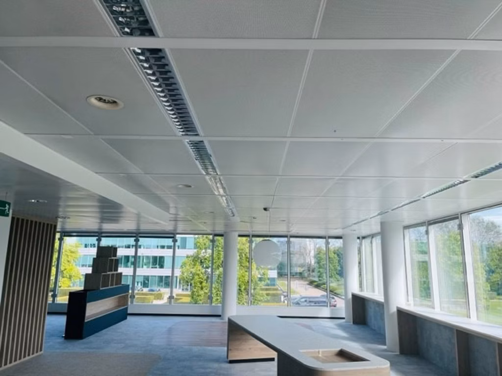 Volledig gerenoveerde kantoren + Voordelige prijzen!! Bel nu