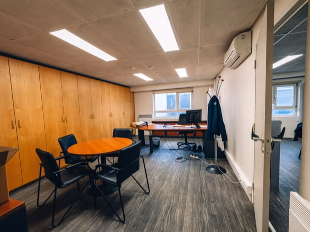 A LOUER - ENTREPOT + BUREAUX - WAVRE