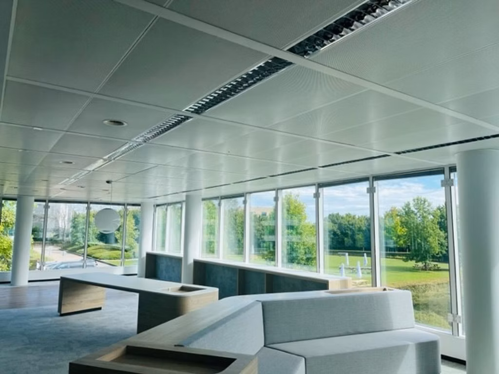 Volledig gerenoveerde kantoren + Voordelige prijzen!! Bel nu