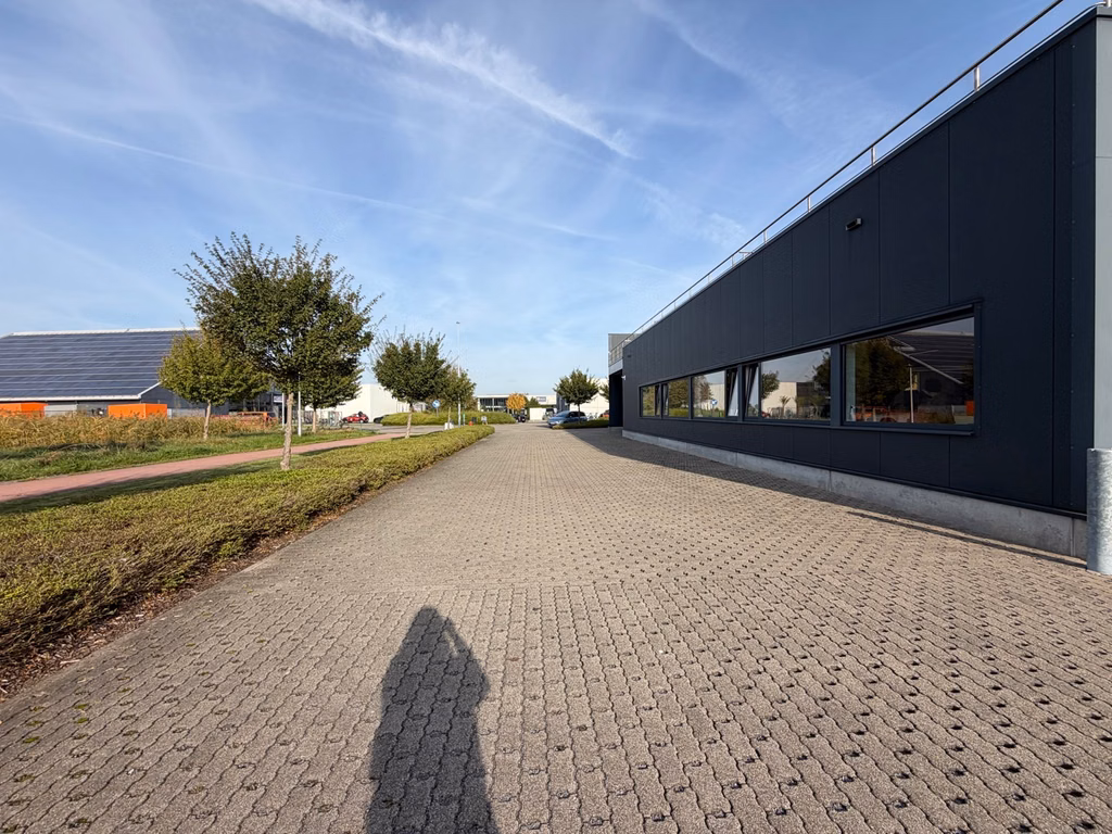 FOR SALE WAREHOUSE WITH SHOWROOM IN DUFFEL