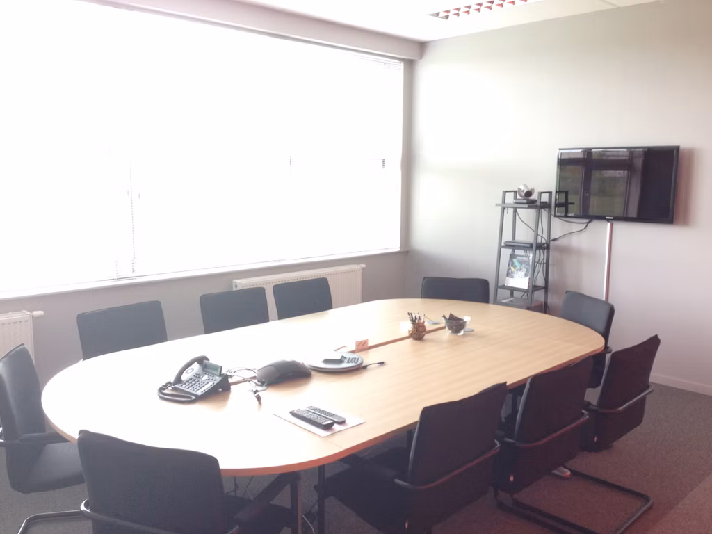 A LOUER - MONT-St-GUIBERT - BUREAUX