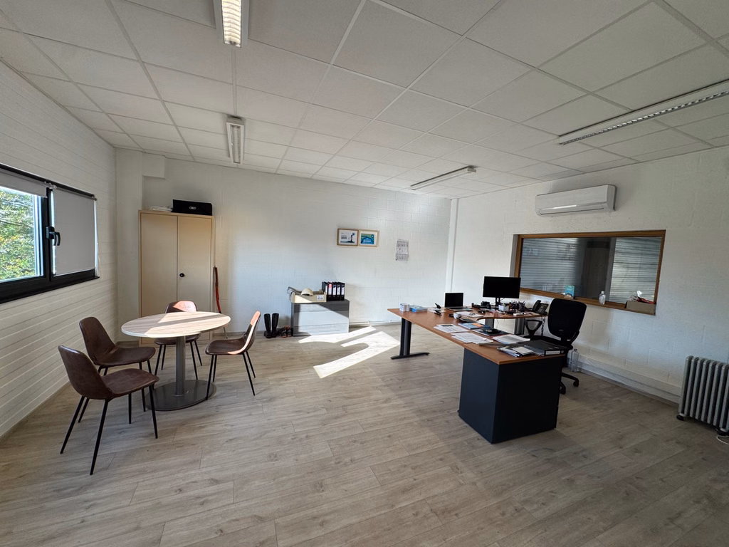 FOR RENT - Villers-le-Bouillet - Warehouse + offices