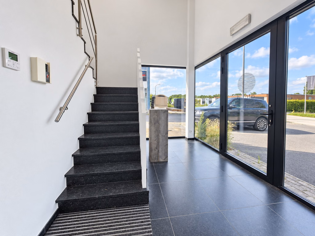 Multifunctional commercial property for rent