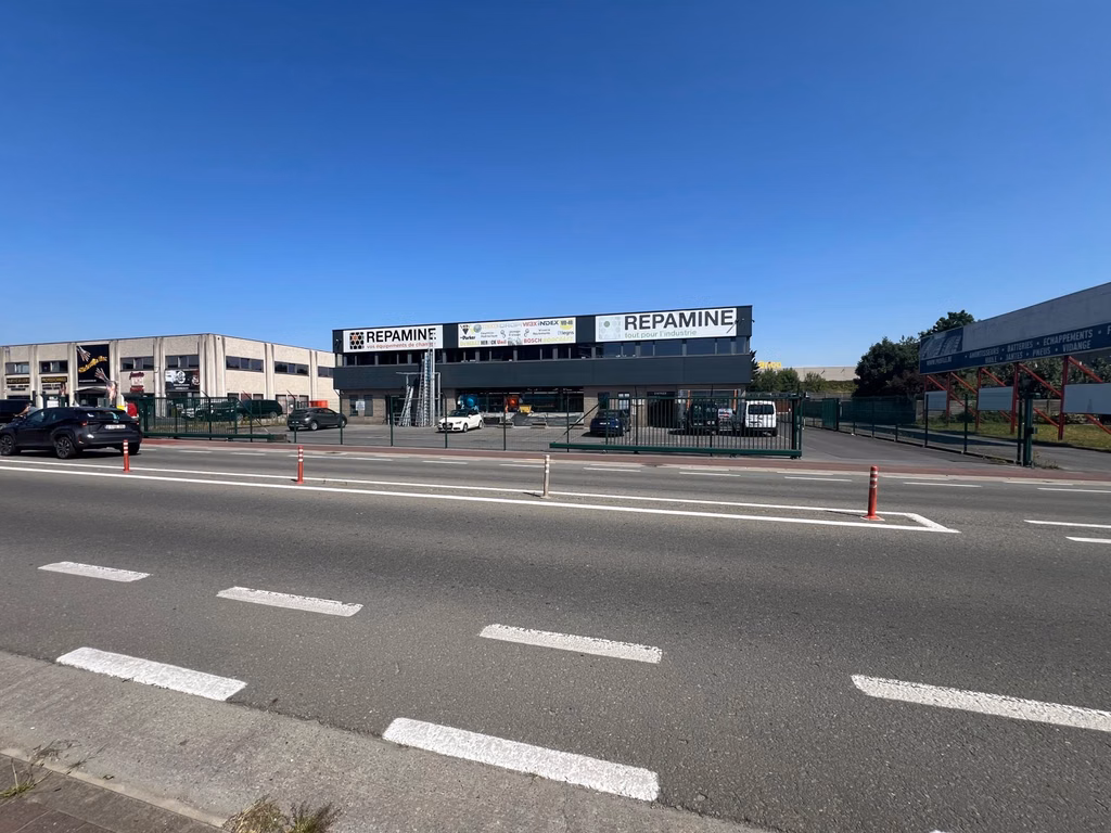 A VENDRE - P.A.E Portemont - immeuble semi-industriel