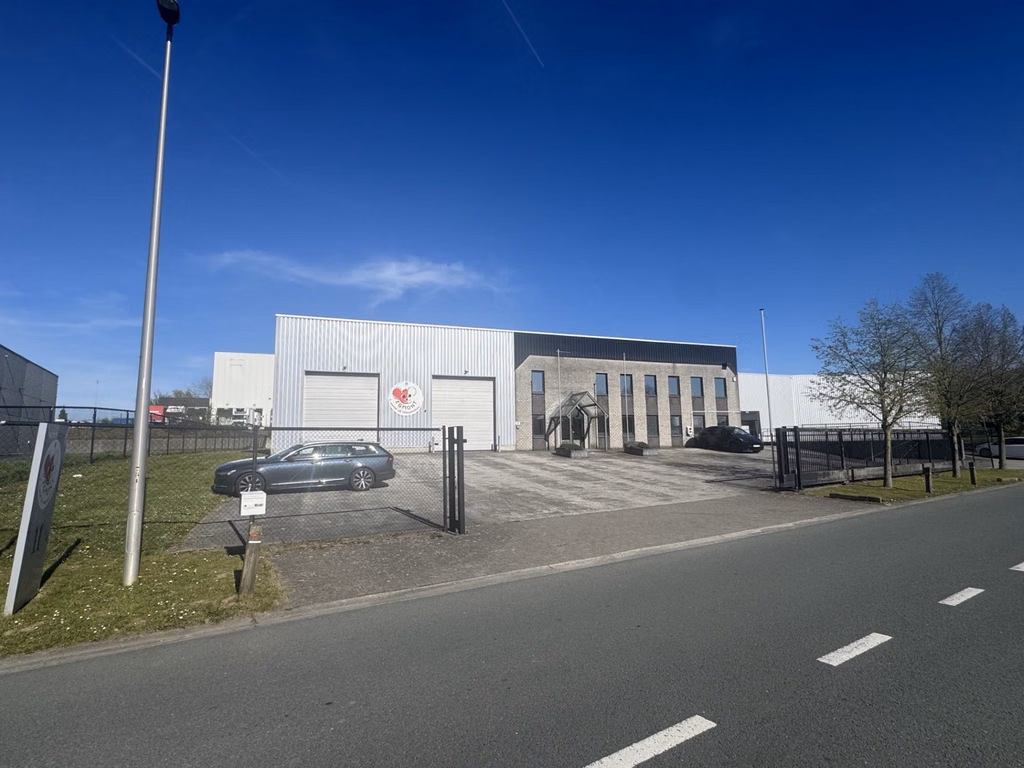 A LOUER - IMMEUBLE INDUSTRIEL - SAINTES 