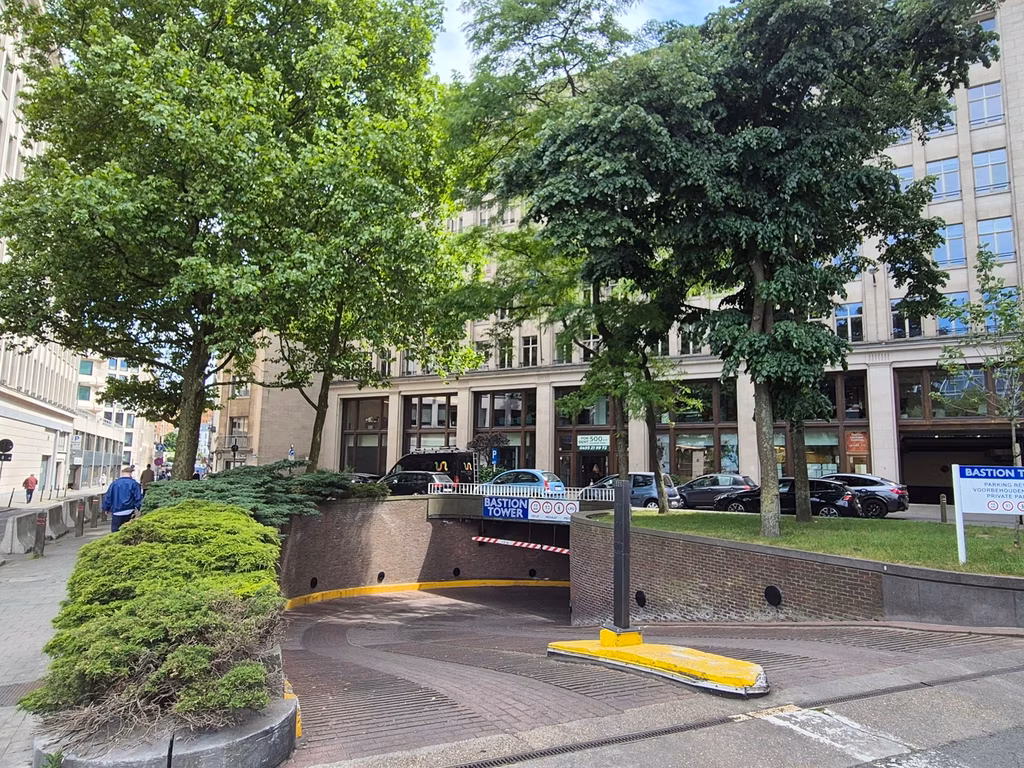 Place du Champ de Mars 5