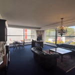 Zeldzaam bedrijfspand met showroom magazijn en kantoor 