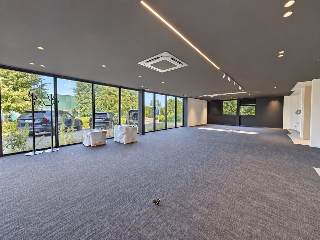 Multifunctional commercial property for sale or rent
