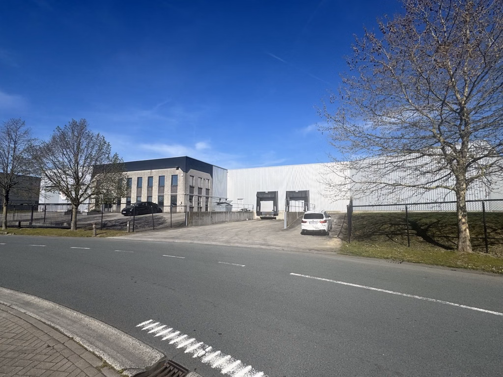 A LOUER - IMMEUBLE INDUSTRIEL - SAINTES 