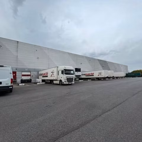 Entrepôt à louer <br> Courcelles
