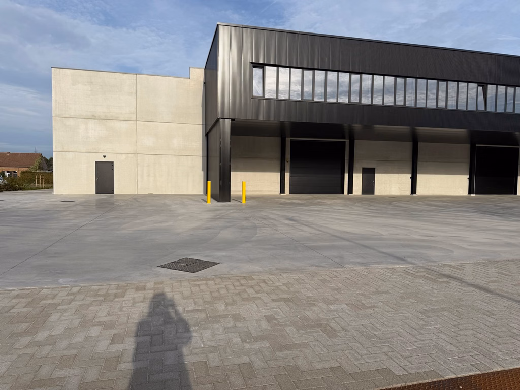 FOR RENT NEW-BUILD WAREHOUSE AND OFFICES  DUFFEL