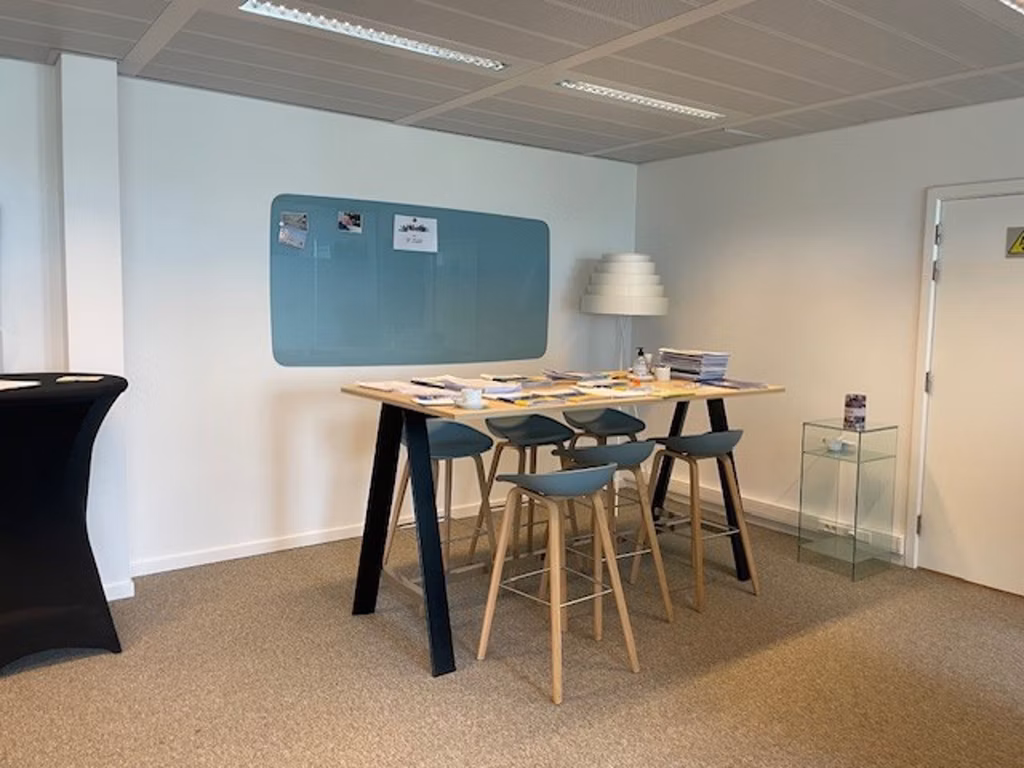 SOUS-LOCATION D'EXCEPTION AVEC SALLE DE REUNION EN OPTION