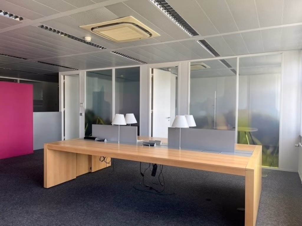 A LOUER - BURAUX - BEERSEL